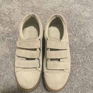 Women’s strapped sneaker